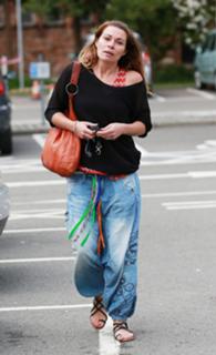 Alison King feet photo thumbnail