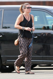 Alison King feet photo thumbnail