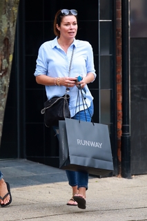 Alison King feet photo thumbnail