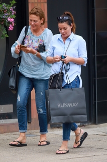 Alison King feet photo thumbnail