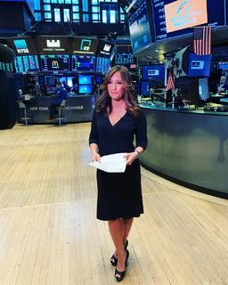 Alison Kosik feet photo 7