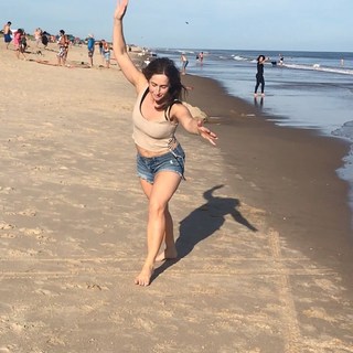 Alison Kosik feet photo 10