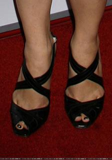 Alison Lohman feet photo thumbnail