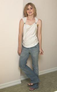 Alison Lohman feet photo thumbnail