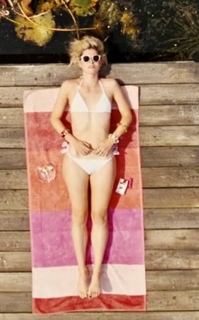 Alison Oliver feet photo 4