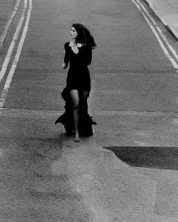 Alison Oliver feet photo 5