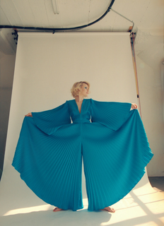 Alison Pill feet photo thumbnail