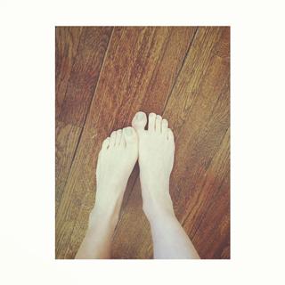 Alison Sudol feet photo 3
