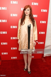 Alison Sudol feet photo 17