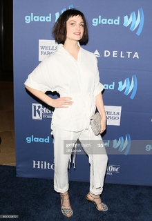 Alison Sudol feet photo 3