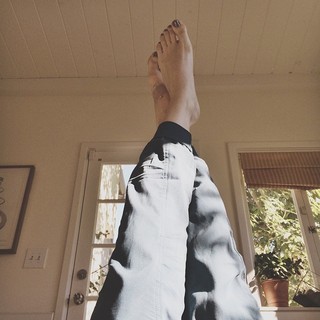 Alison Sudol feet photo 8