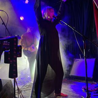 Alison Sudol feet photo 4