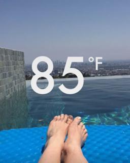 Alison Sweeney feet photo thumbnail