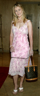 Alison Sweeney feet photo thumbnail