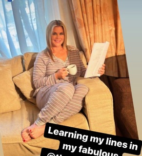 Alison Sweeney feet photo thumbnail