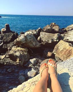 Alison Victoria feet photo thumbnail