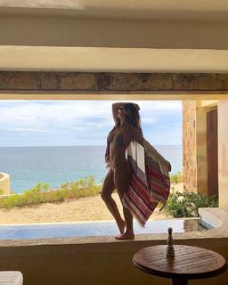 Alison Victoria feet photo thumbnail