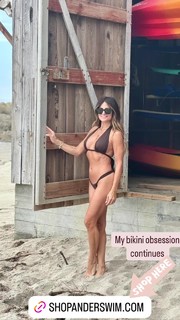 Alison Victoria feet photo thumbnail