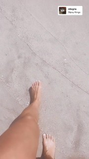 Alison Victoria feet photo thumbnail