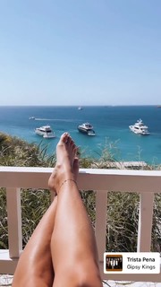 Alison Victoria feet photo thumbnail