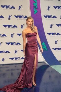 Alissa Violet feet photo thumbnail