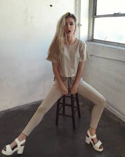 Alissa Violet feet photo thumbnail