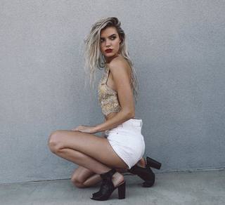 Alissa Violet feet photo thumbnail