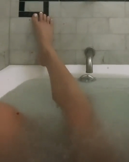 Alissa Violet feet photo thumbnail