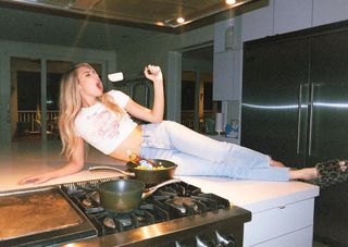 Alissa Violet feet photo thumbnail