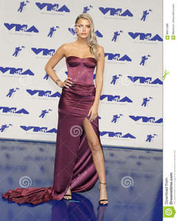 Alissa Violet feet photo thumbnail
