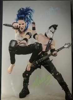 Alissa White-Gluz feet photo thumbnail