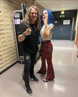 Alissa White-Gluz feet photo thumbnail