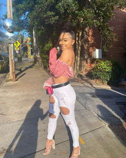 Alix Lapri feet photo 17