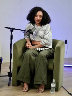 Alix Lapri feet photo 3