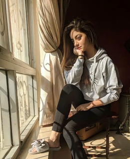 Alizeh Shah feet photo 2