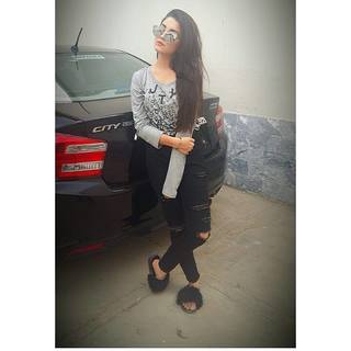 Alizeh Shah feet photo 6