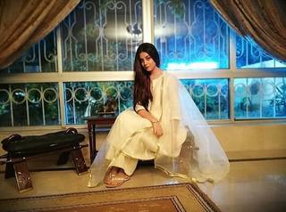 Alizeh Shah feet photo 4