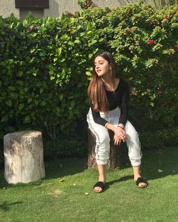 Alizeh Shah feet photo 2