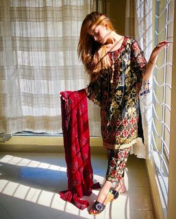 Alizeh Shah feet photo 20