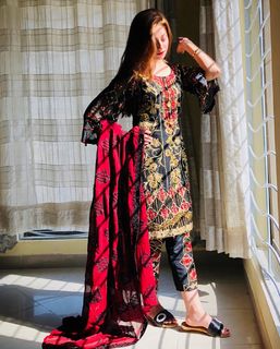 Alizeh Shah feet photo 18
