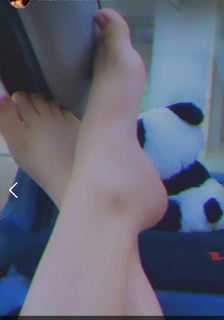 Alizeh Shah feet photo 1