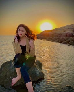 Alizeh Shah feet photo 16