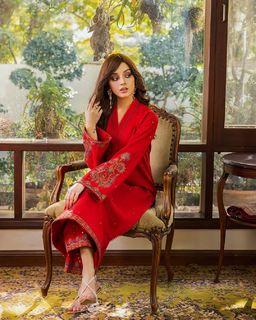 Alizeh Shah feet photo 8