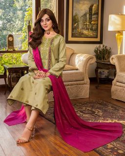 Alizeh Shah feet photo 1