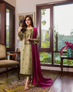 Alizeh Shah feet photo 20