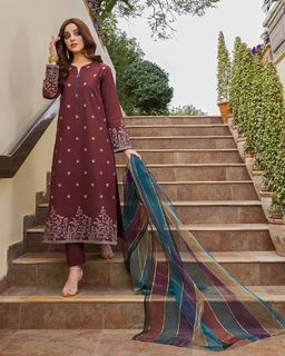 Alizeh Shah feet photo 18