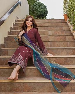Alizeh Shah feet photo 17