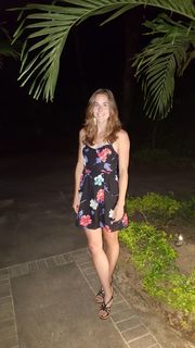 Alizé Cornet feet photo thumbnail