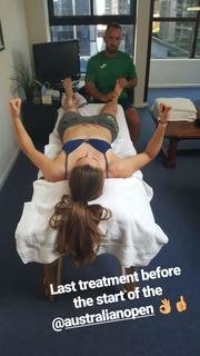 Alizé Cornet feet photo thumbnail