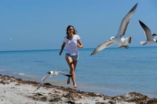 Alizé Cornet feet photo thumbnail